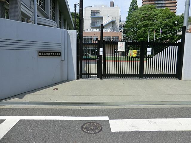 Primary school. 346m to Toshima Ward Minamiikebukuro Elementary School