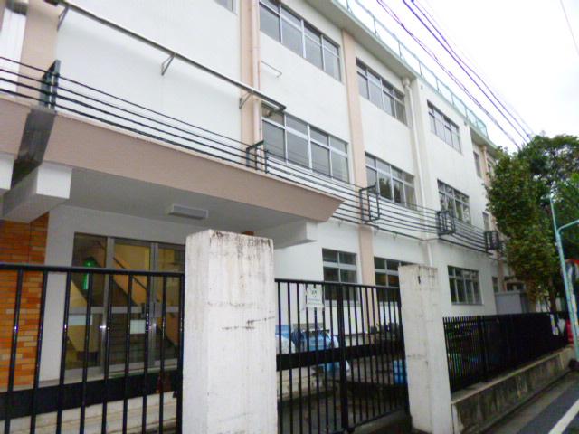 Primary school. 209m to Nagasaki elementary school