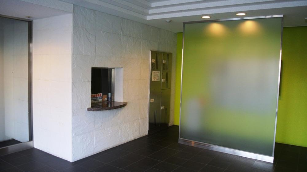 Entrance. Common areas