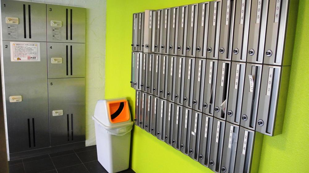 Entrance. Common areas