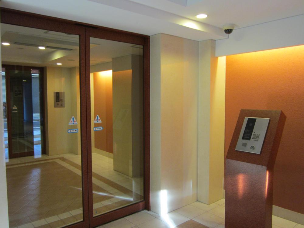 Entrance. Common areas