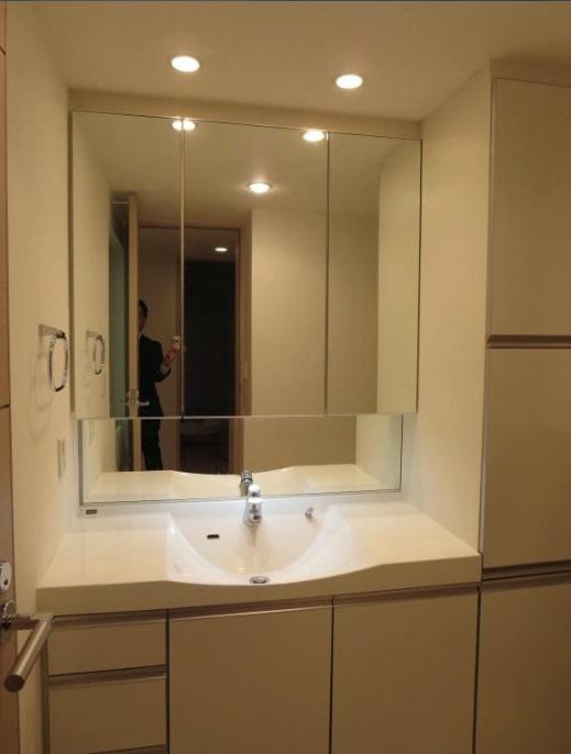 Wash basin, toilet. It is the washstand