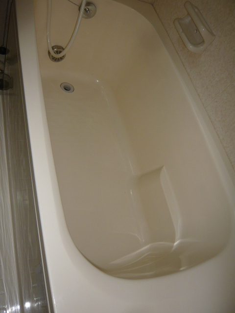 Bath. Reheating bathtub