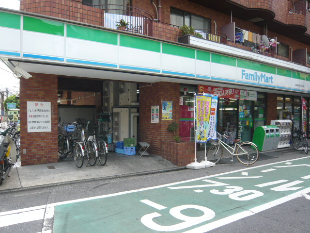 Convenience store. FamilyMart Shiinamachi Station south exit shop until the (convenience store) 149m