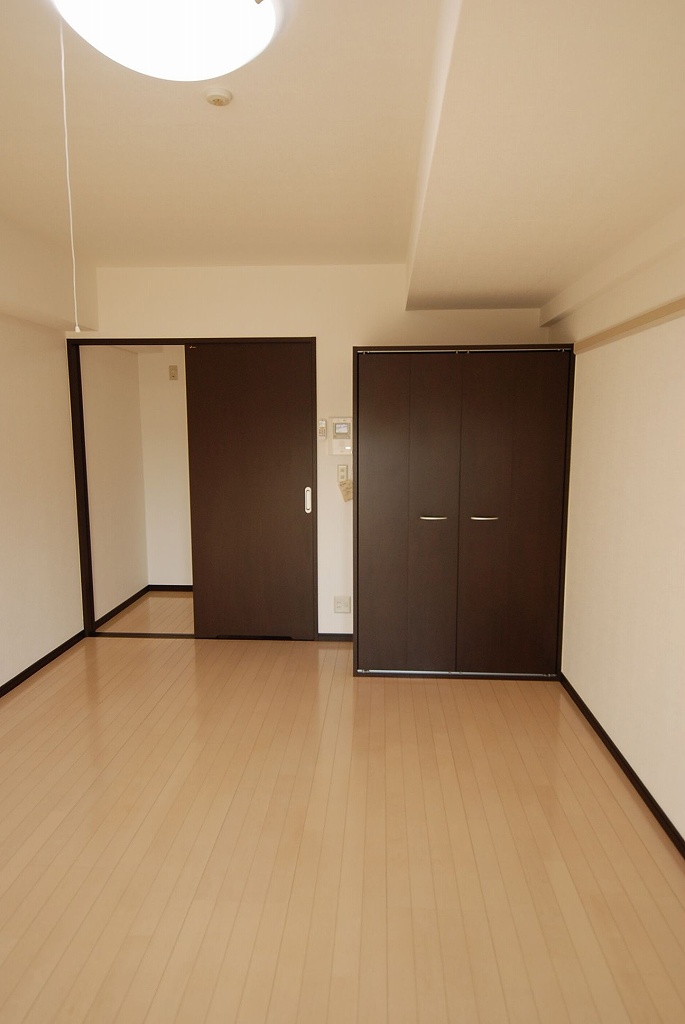 Other room space.  [Western style room] It is spread in the room.