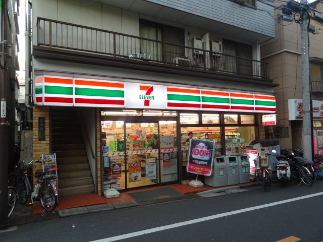 Convenience store. 320m to Seven-Eleven (convenience store)