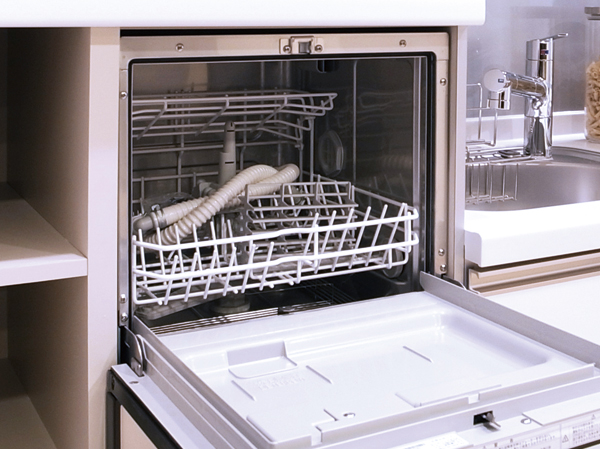 Kitchen.  [Dishwasher] We prepared the dishwasher. Efficiently, Also has excellent water-saving effect on top I'll wash a lot of dishes.