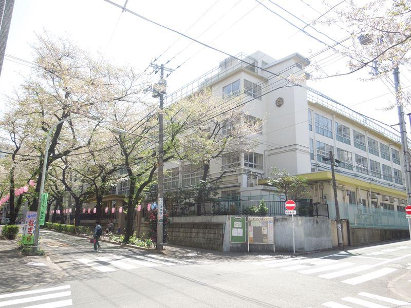 Junior high school. Nishi-sugamo 730m until junior high school