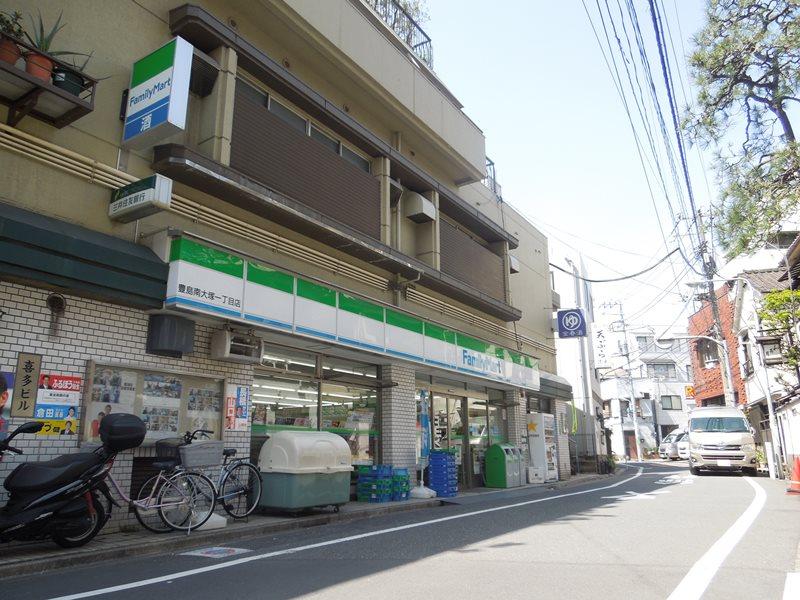 Convenience store. 300m to FamilyMart