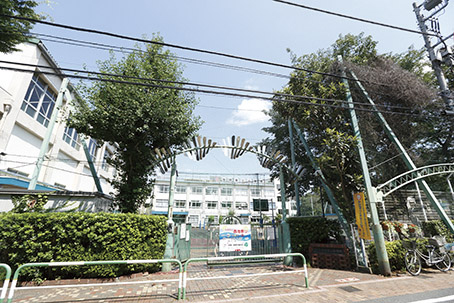 Surrounding environment. Municipal Ikebukuro the third elementary school (about 270m / 4-minute walk)
