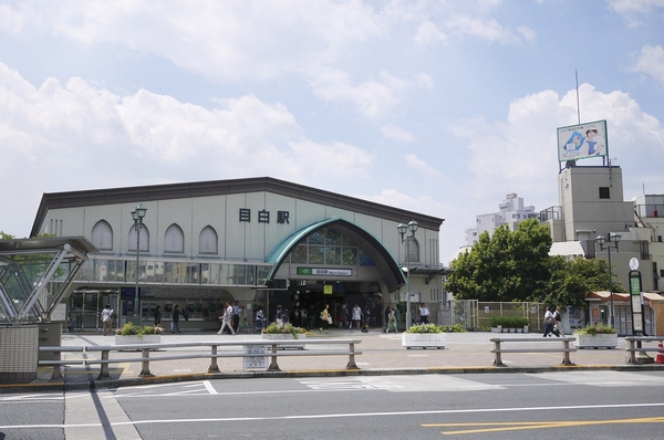 "Mejiro" Station