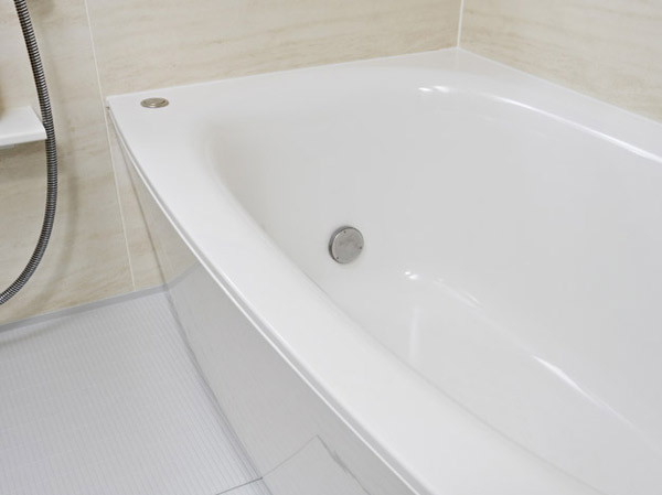 Bathing-wash room.  [Warm bath] In excellent lid and tub on the thermal insulation properties, The temperature of the hot water has adopted a hard warm tub edge. It is different bathing time of family, You can comfortably bathe.