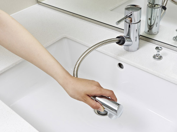 Bathing-wash room.  [Single lever mixing faucet] It has adopted a single-lever mixing faucet that can be freely adjusted the temperature and amount of hot water. Faucet will be able to wash up every corner of the bowl with a pull-out.