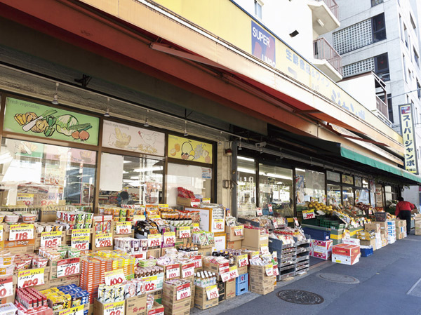 Surrounding environment. Assortment Many shopping is convenient "super jumbo Otsuka store" (about 300m / 4-minute walk)