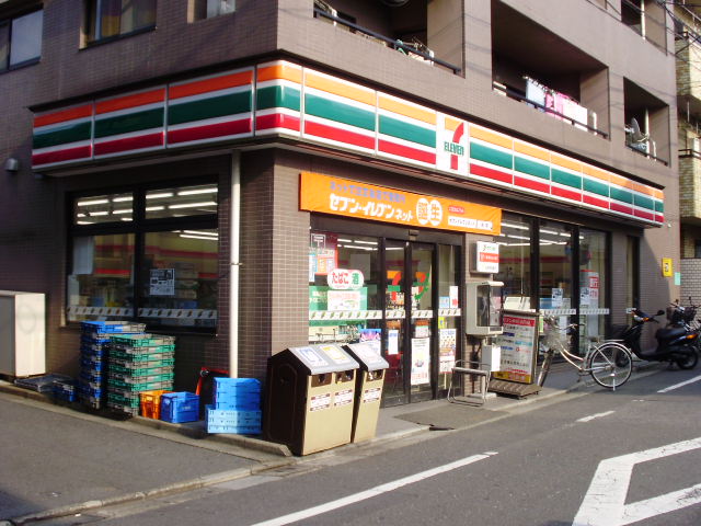 Convenience store. Seven-Eleven 33m to Ikebukurohon the town store (convenience store)