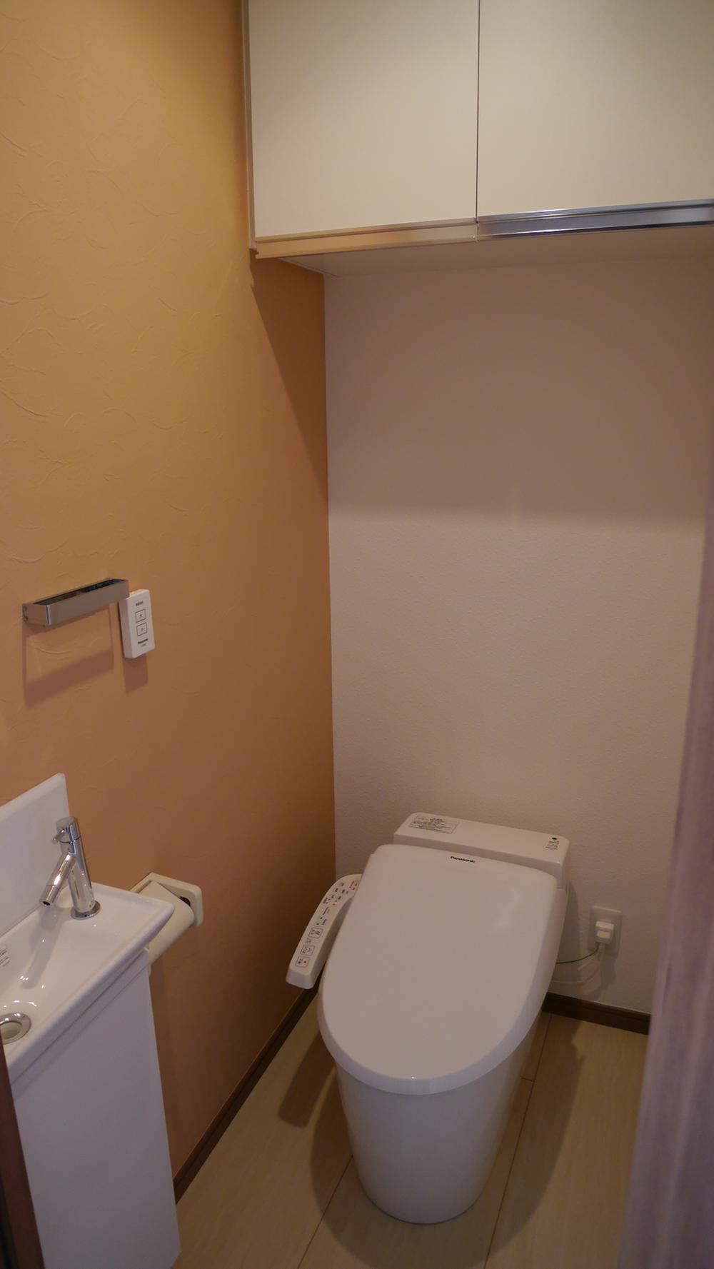 Toilet. Indoor (12 May 2013) Shooting