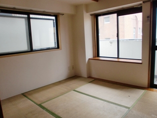 Living and room. Corner room! Tatami will Omotegae before occupancy! 