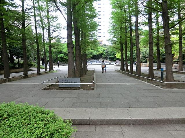 park. Higashiikebukuro to Central Park 905m