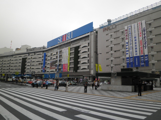 Shopping centre. 1100m until the Seibu department store (shopping center)