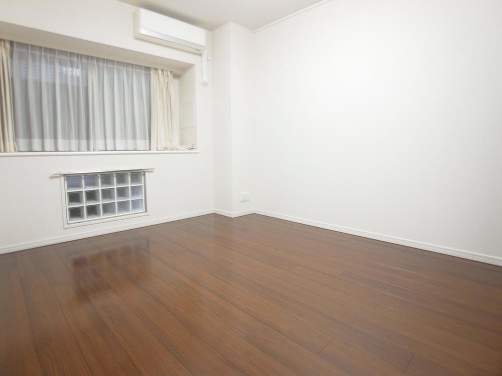 Non-living room. Indoor (10 May 2013) Shooting