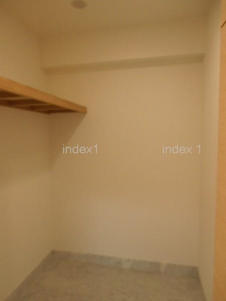 Receipt. There is also a shoe-in cloakroom