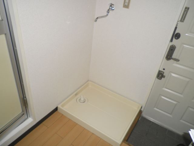 Other room space. Indoor laundry Area