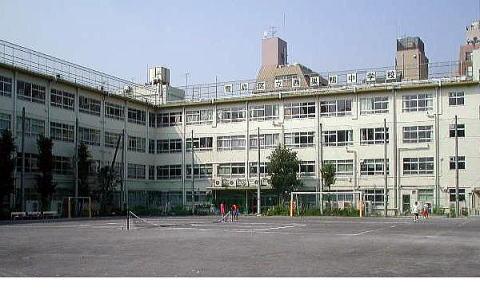 Junior high school. 730m to Toshima Ward Nishi-sugamo Junior High School