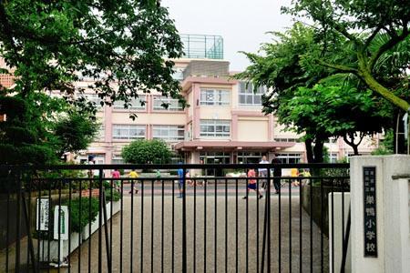 Primary school. 190m to Toshima Ward Sugamo Elementary School