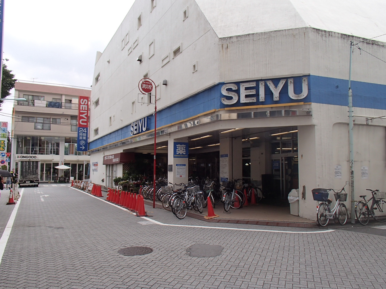 Supermarket. Seiyu Sugamo store up to (super) 655m