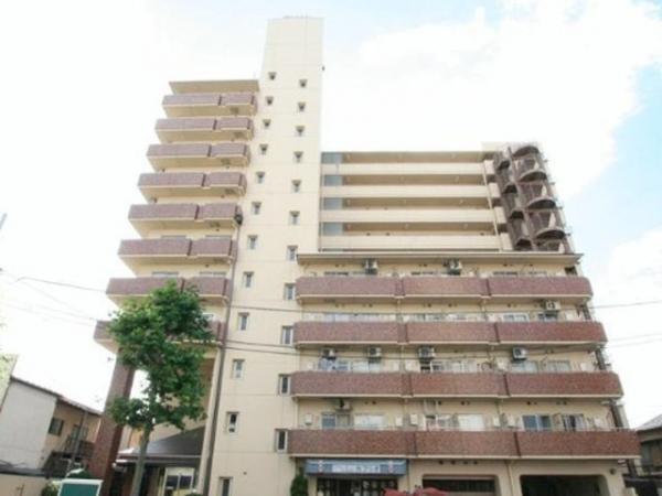 Local appearance photo. Spread of the building entrance