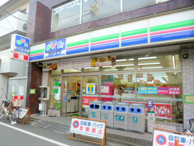 Convenience store. Three F until the (convenience store) 147m