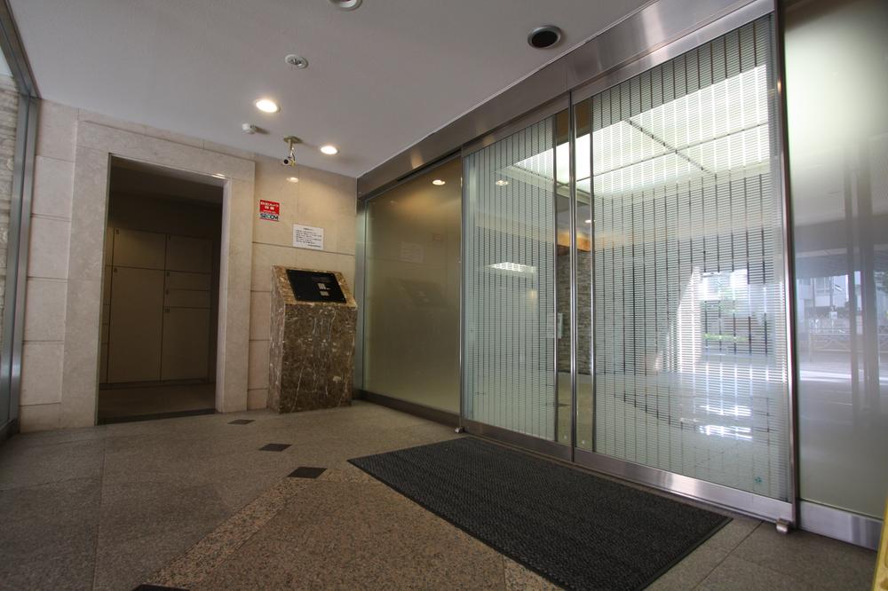 Entrance. Common areas