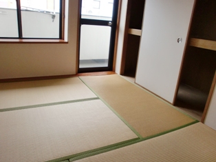 Living and room. Hey calm still is Japanese-style room. .