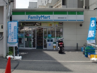 Convenience store. FamilyMart Sugamo Jizo-dori up (convenience store) 50m