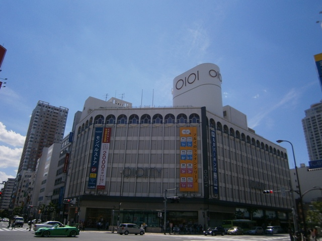 Shopping centre. 800m until Marui (shopping center)