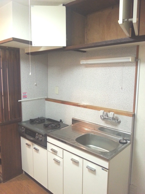 Kitchen. Gas two-burner installation Allowed