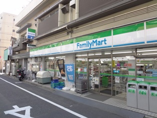 Convenience store. FamilyMart Toshima Minamiotsuka chome store up (convenience store) 277m