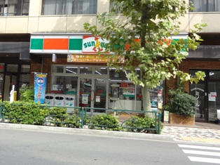 Convenience store. Thanks Minamiotsuka store up (convenience store) 277m