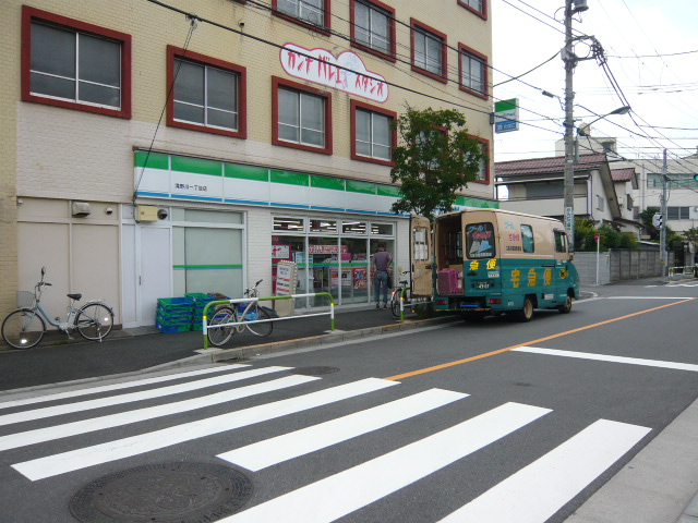 Convenience store. FamilyMart Nishigahara Sanchome store up to (convenience store) 636m