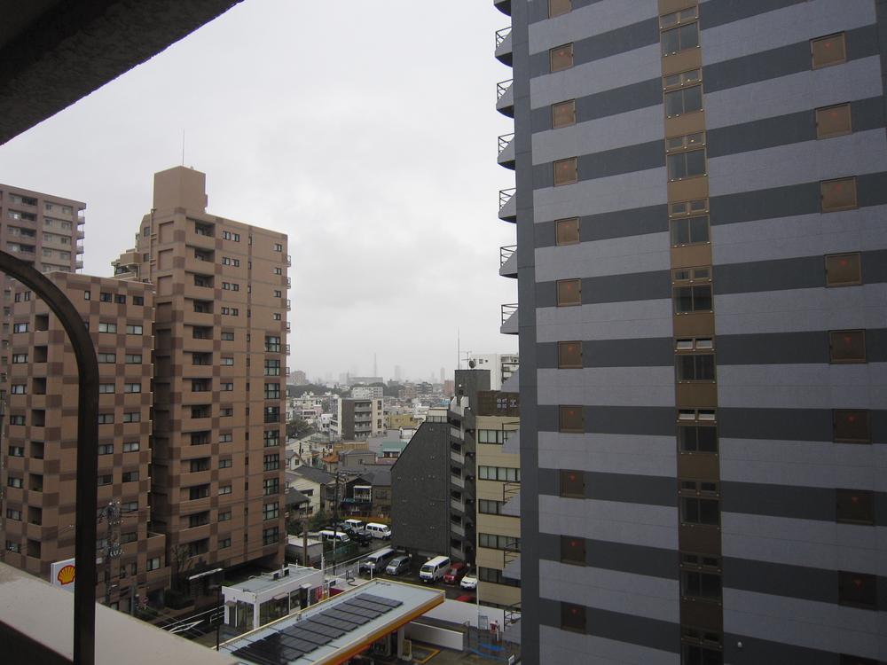 View photos from the dwelling unit. View from local (2013 November) shooting