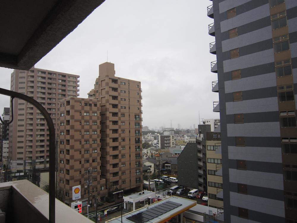 View photos from the dwelling unit. View from local (2013 November) shooting