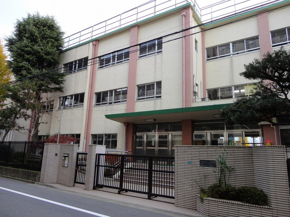 Primary school. 220m to Takamatsu Elementary School