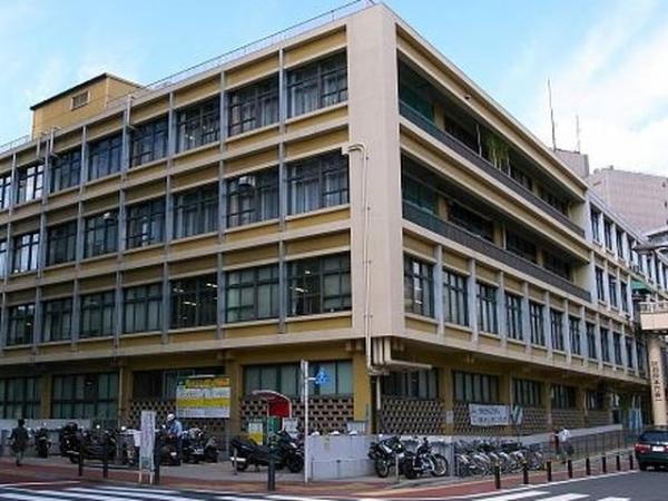 Local appearance photo. Walking is within