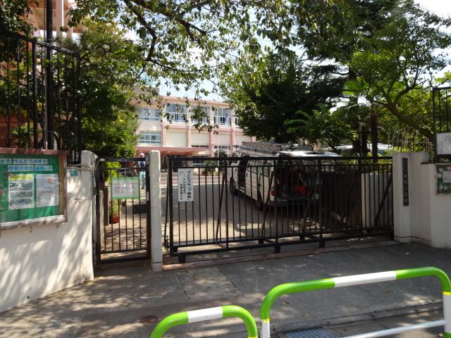 Primary school. Ward Sugamo to elementary school (elementary school) 710m