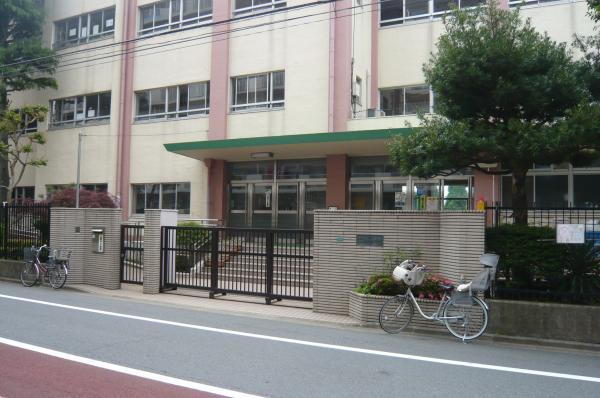 Primary school. 320m to Takamatsu Elementary School