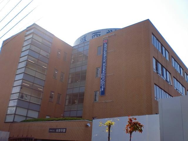 high school ・ College. It included Josai Josai 129m to high school