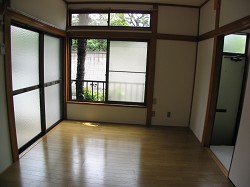 Living and room. east ・ Large windows to the south
