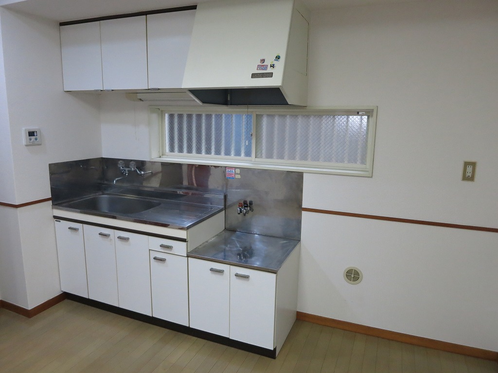 Kitchen. Gas stove correspondence ・ There are window