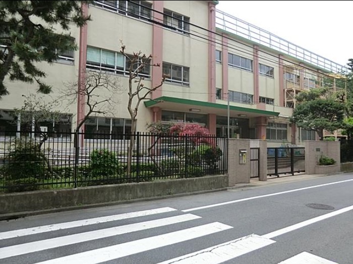 Primary school. Takamatsu to elementary school (elementary school) 56m