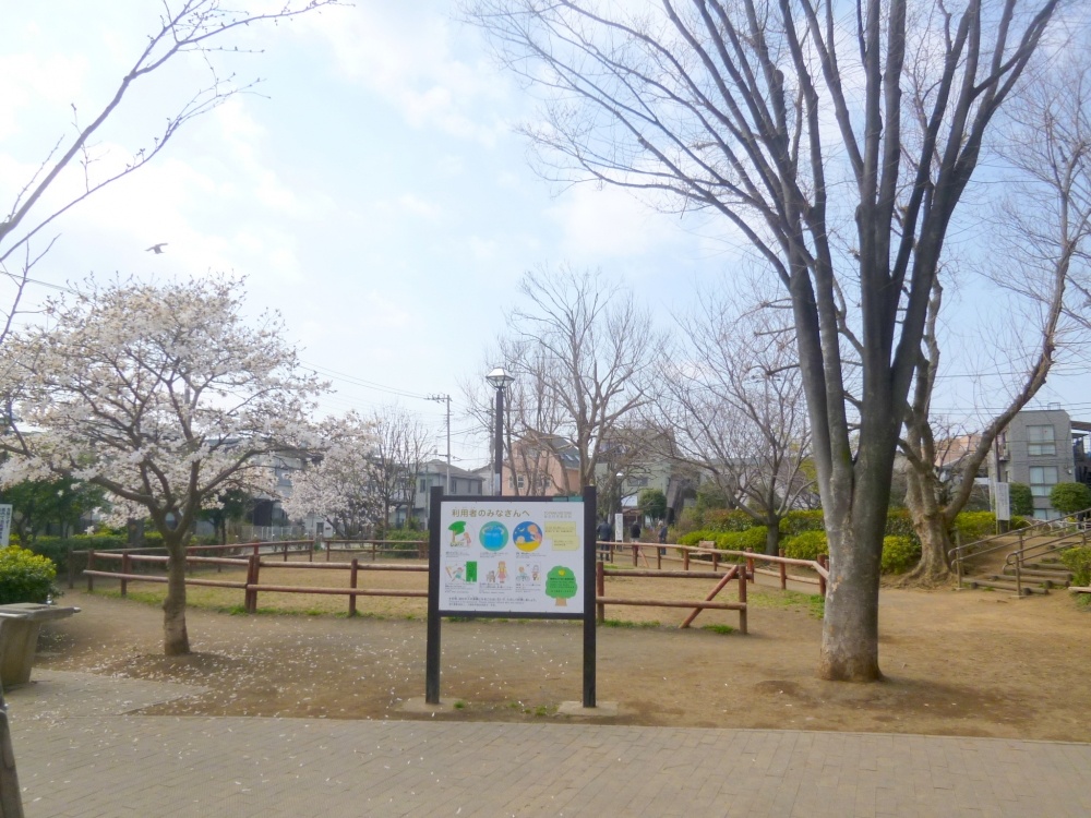 park. 651m to Nagasaki Park (park)